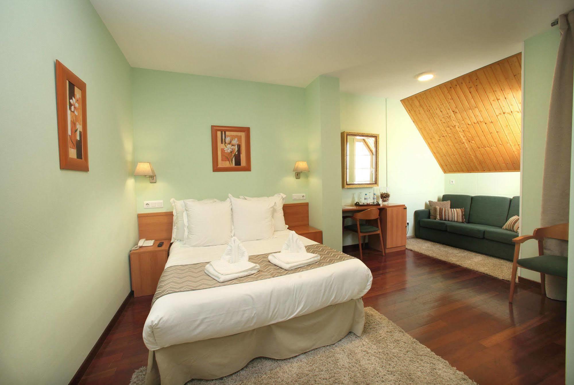 Hotel Ribeira Sacra Монфорте де Лемос Екстериор снимка